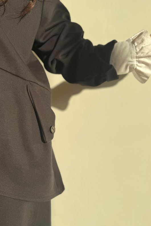 Sola Smart Tech Split Back Peplum Top Black /15=